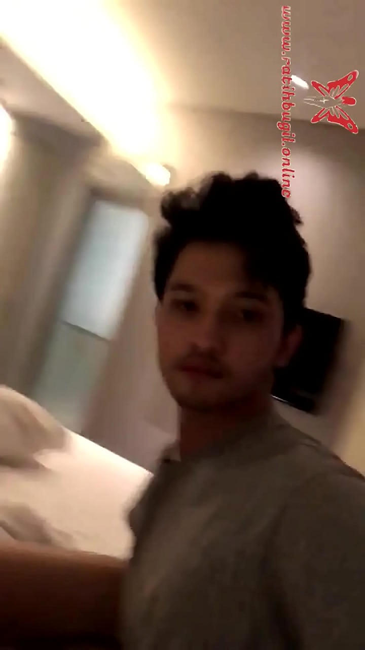 MENCICIPI PACAR TEMEN