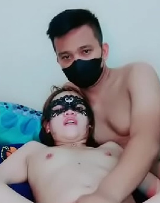 Berduaan di Hotel Live